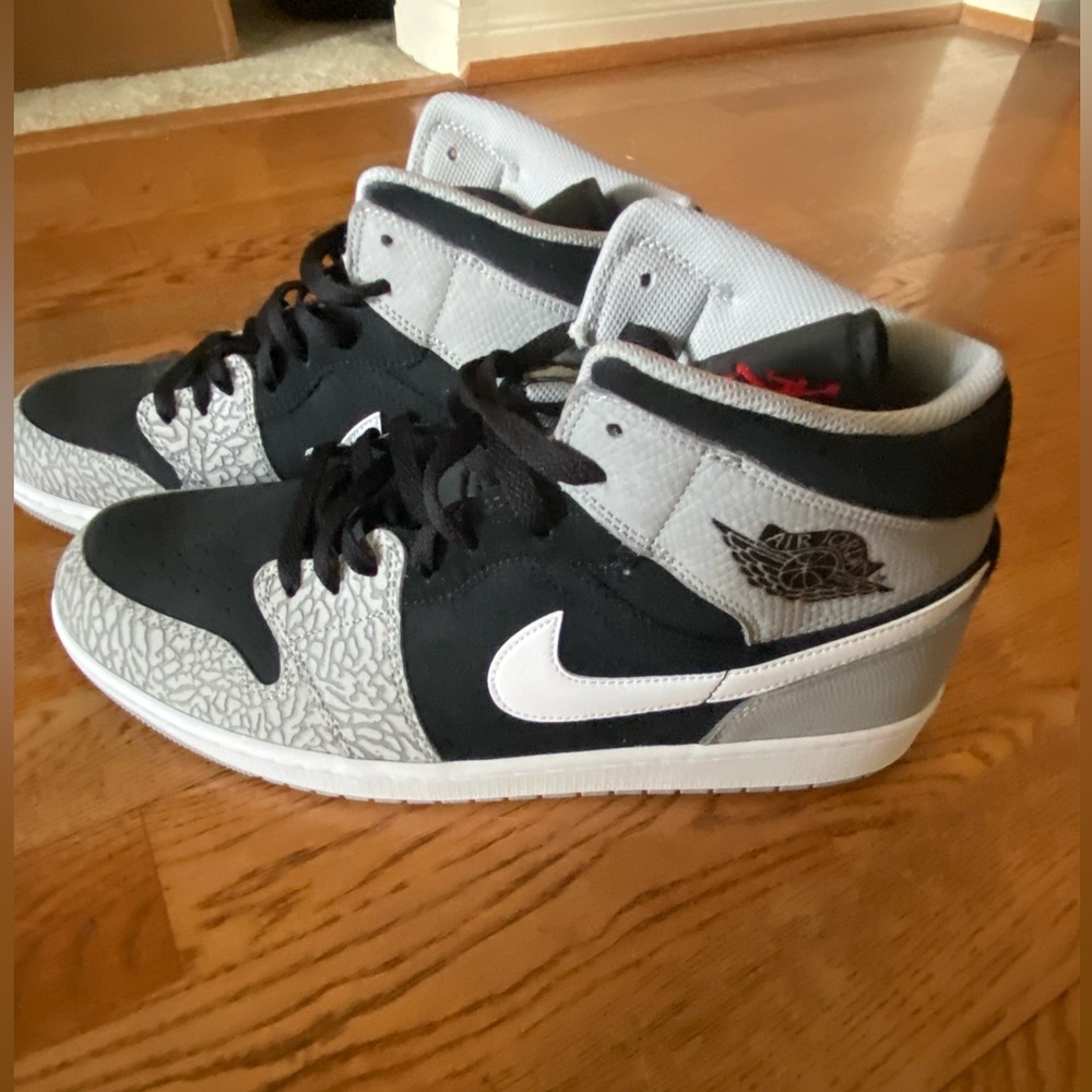 Nike mens Jordan 1
